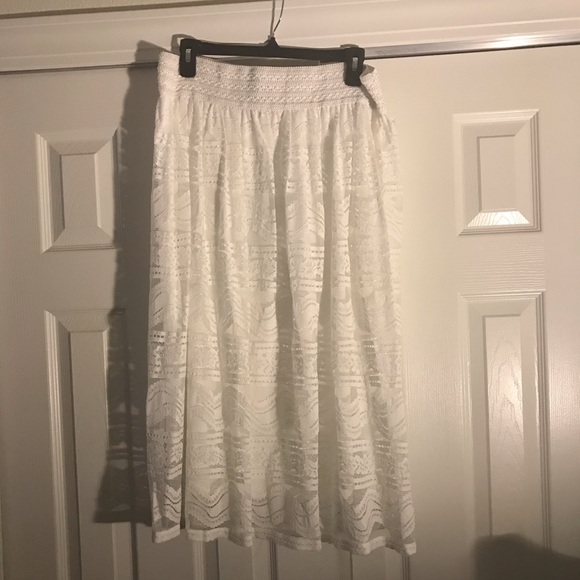 White Skirt - Picture 1 of 3